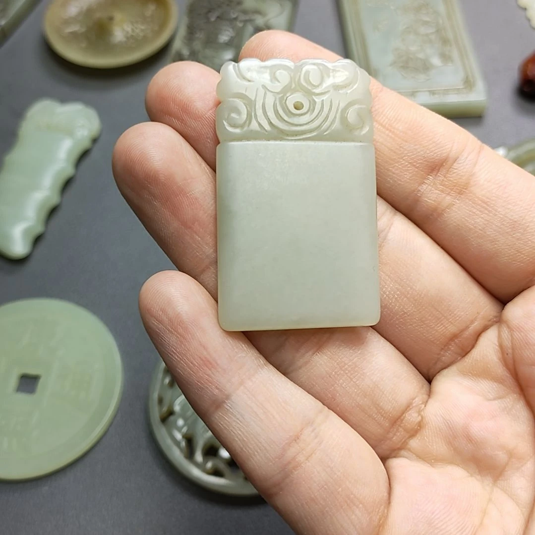 和田玉未镶嵌颈饰