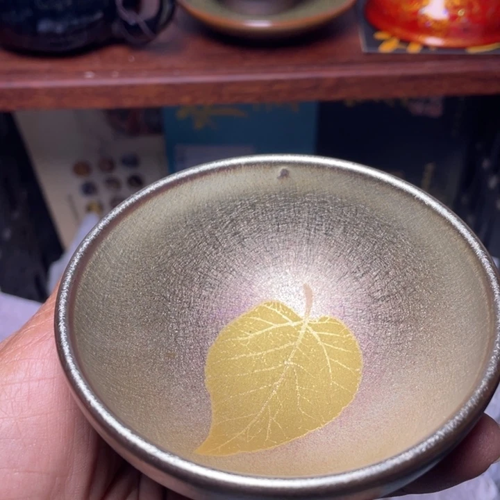 茶盏我在等车来呢吧