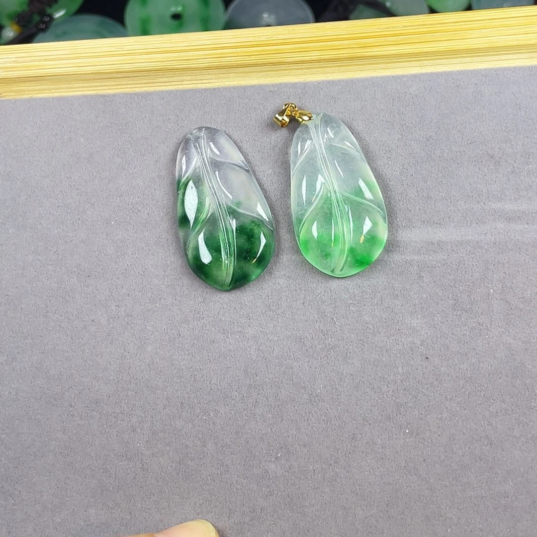 翡翠未镶嵌颈饰吊坠2个