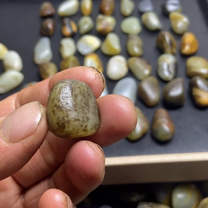 新***苑和田玉（糖玉）未镶嵌珠宝奇石