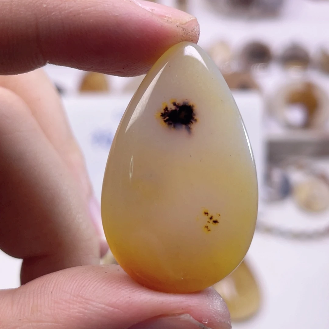 玛瑙/玉髓未镶嵌珠宝奇石