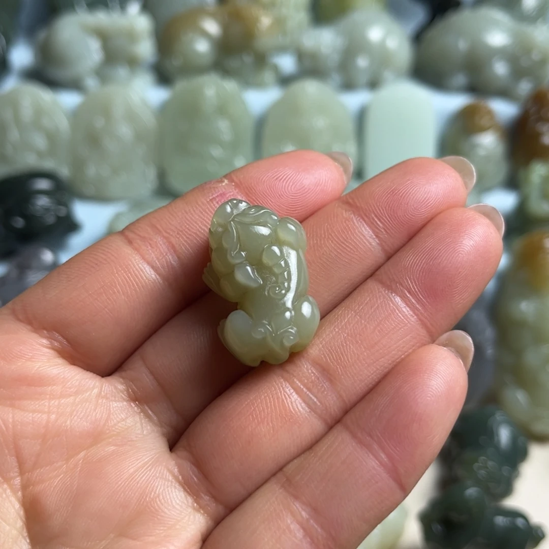 和田玉未镶嵌挂件