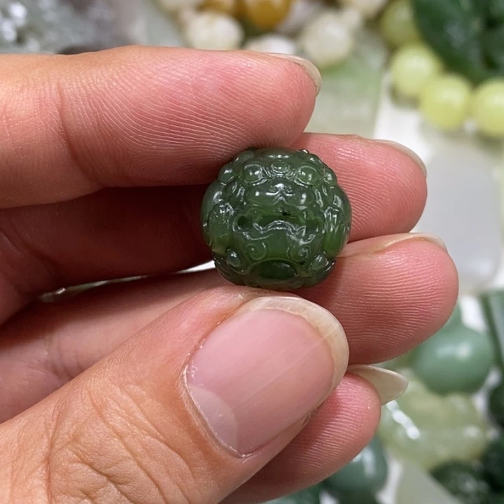 和田玉未镶嵌车挂