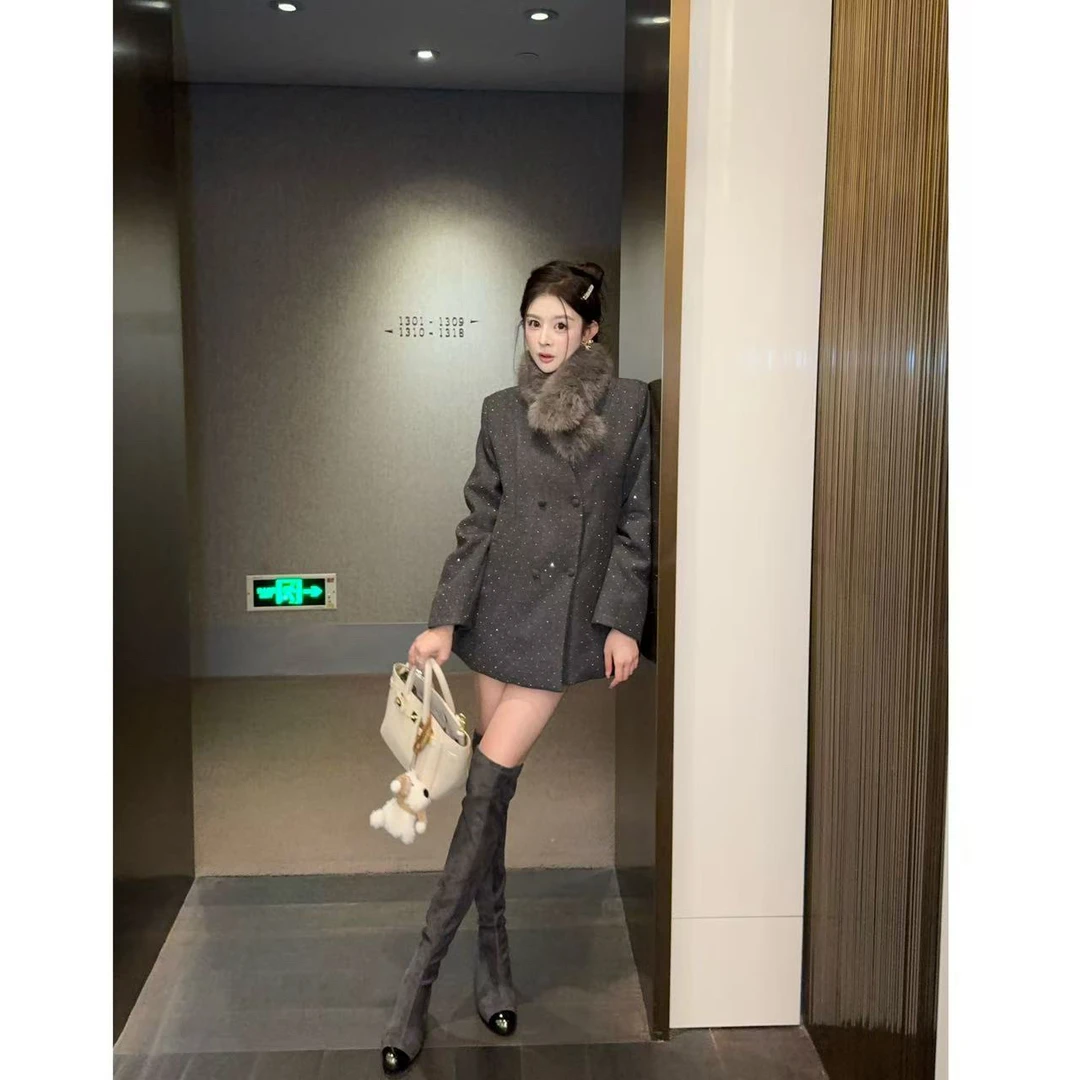 【莉萍服饰】财阀千金仿真毛烫钻小香风棉服