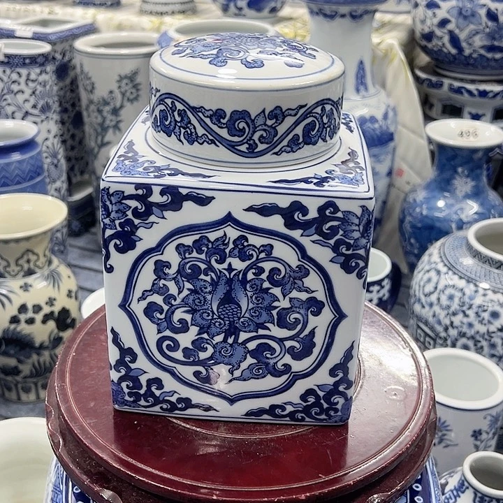 摆件青花瓷手绘高温釉下彩居家摆件，储物罐茶叶罐，小微瑕