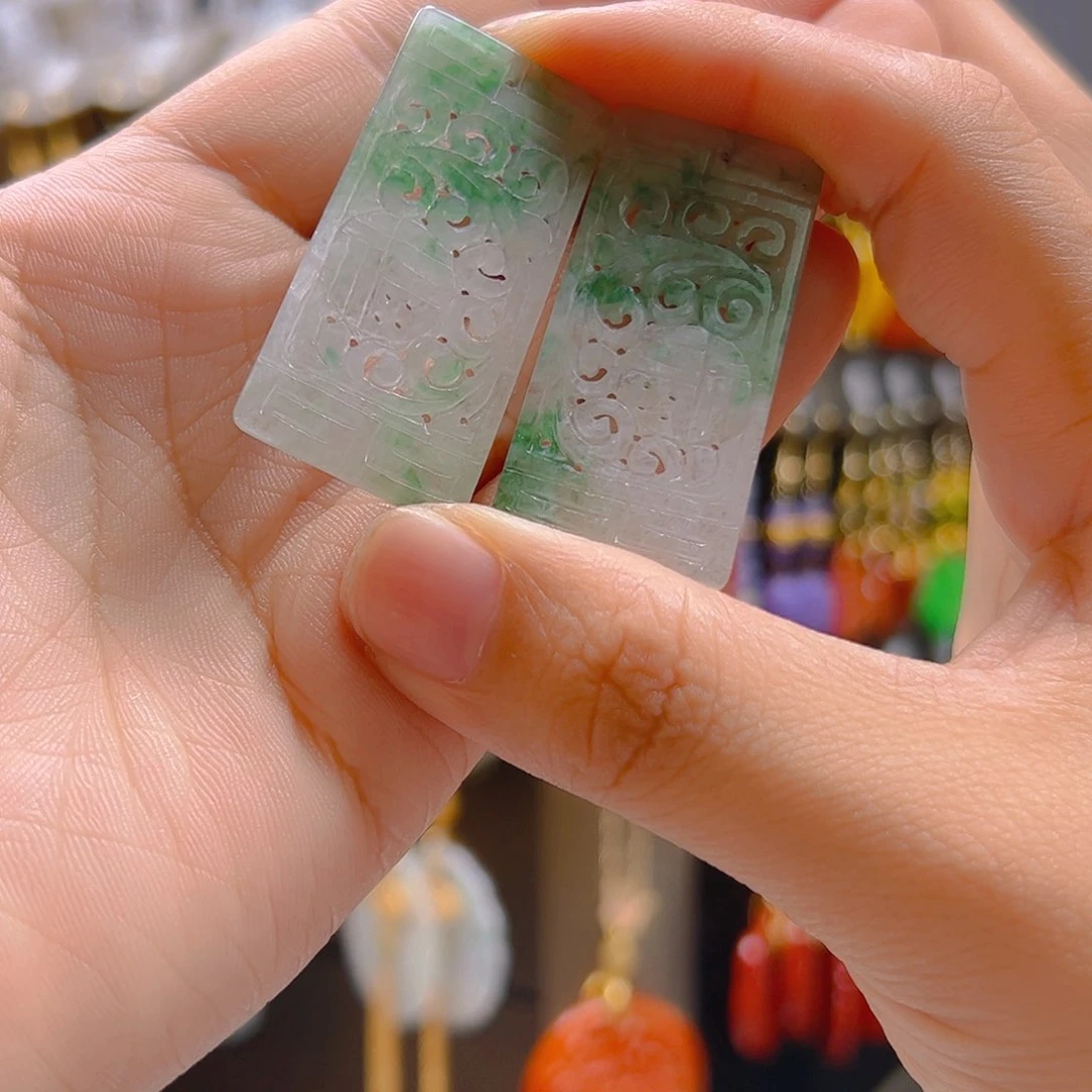 未镶嵌翡翠耳坠嘉****）