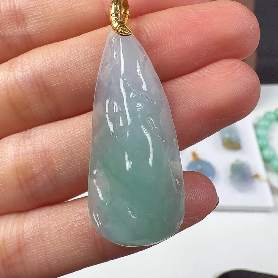 翡翠18K金镶嵌颈饰