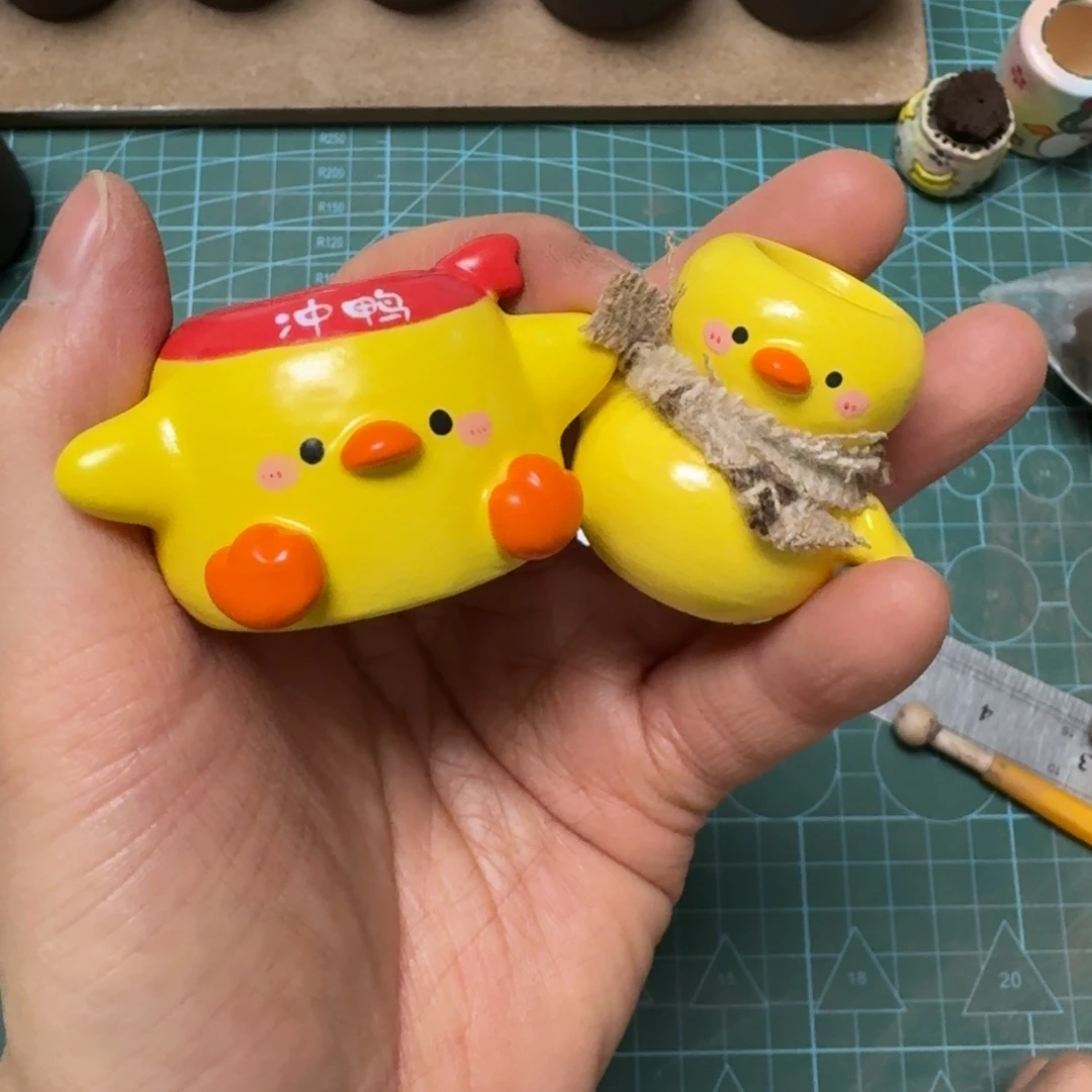 ****房骨感花盆一对。