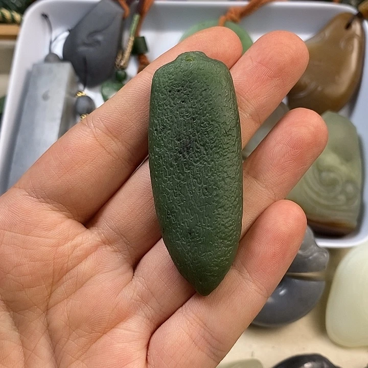旧***器颈饰未镶嵌和田玉