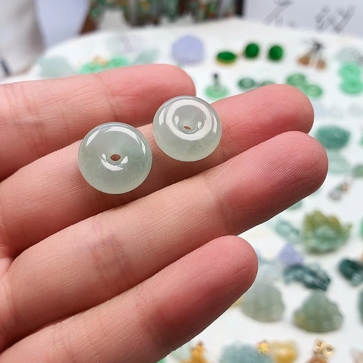 泼***来翡翠未镶嵌颈饰肉扣一对