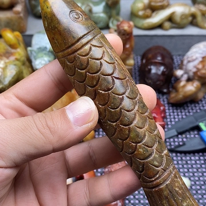 蛇纹石玉未镶嵌颈饰