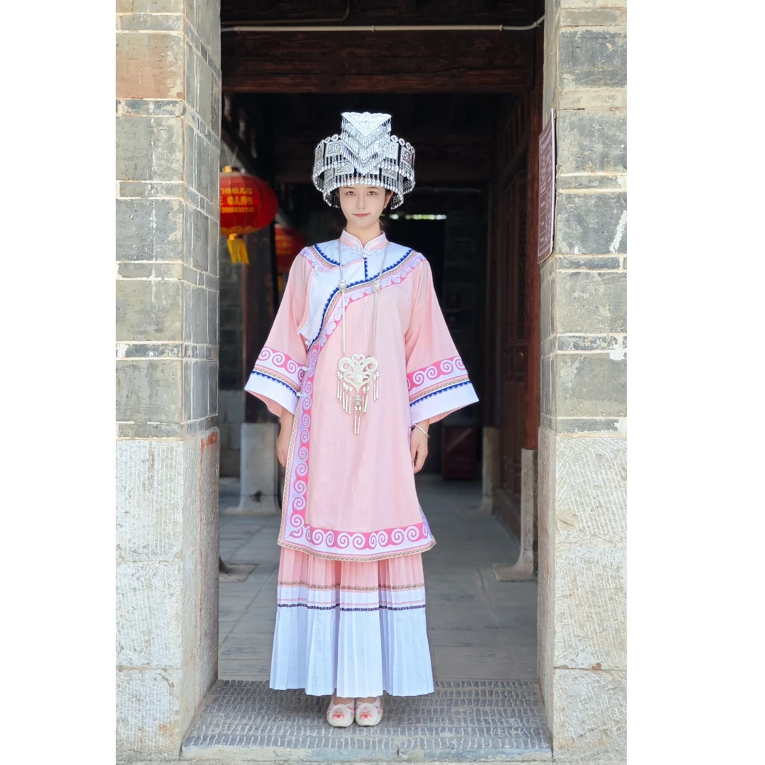 云南四川凉山蓝樱花粉传统服饰旅拍彝族女套装民族服装写真中国风