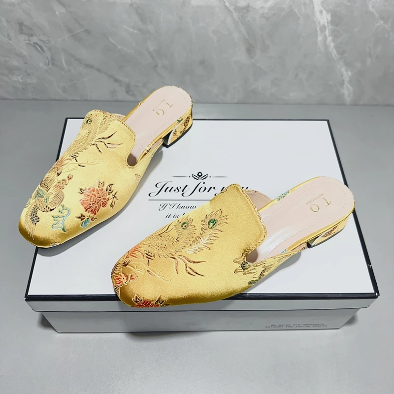 包头半拖鞋女夏2025新款外穿国风复古中式刺绣穆勒鞋气质粗跟凉拖