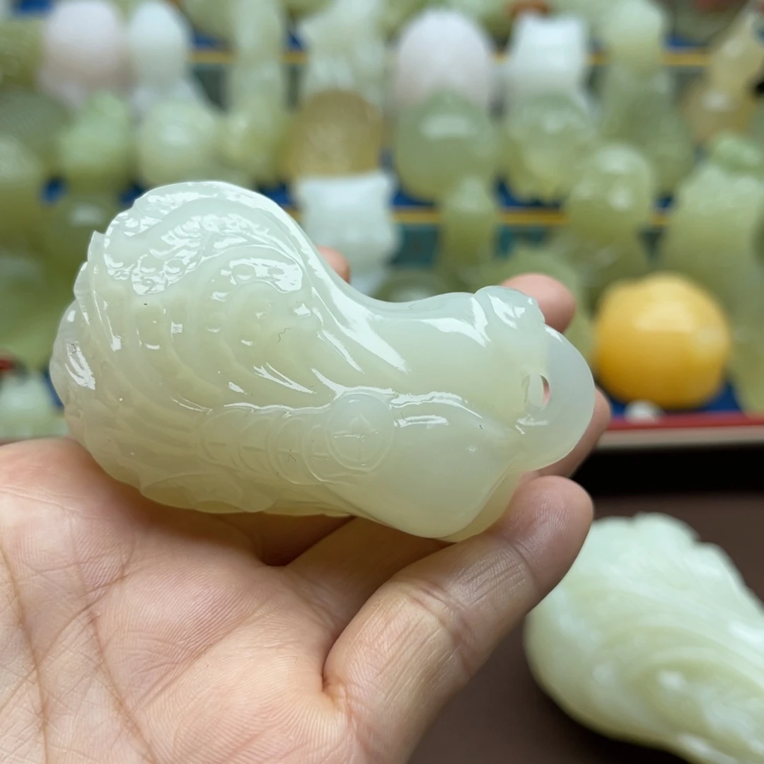 边***策玉天然桌面小摆件