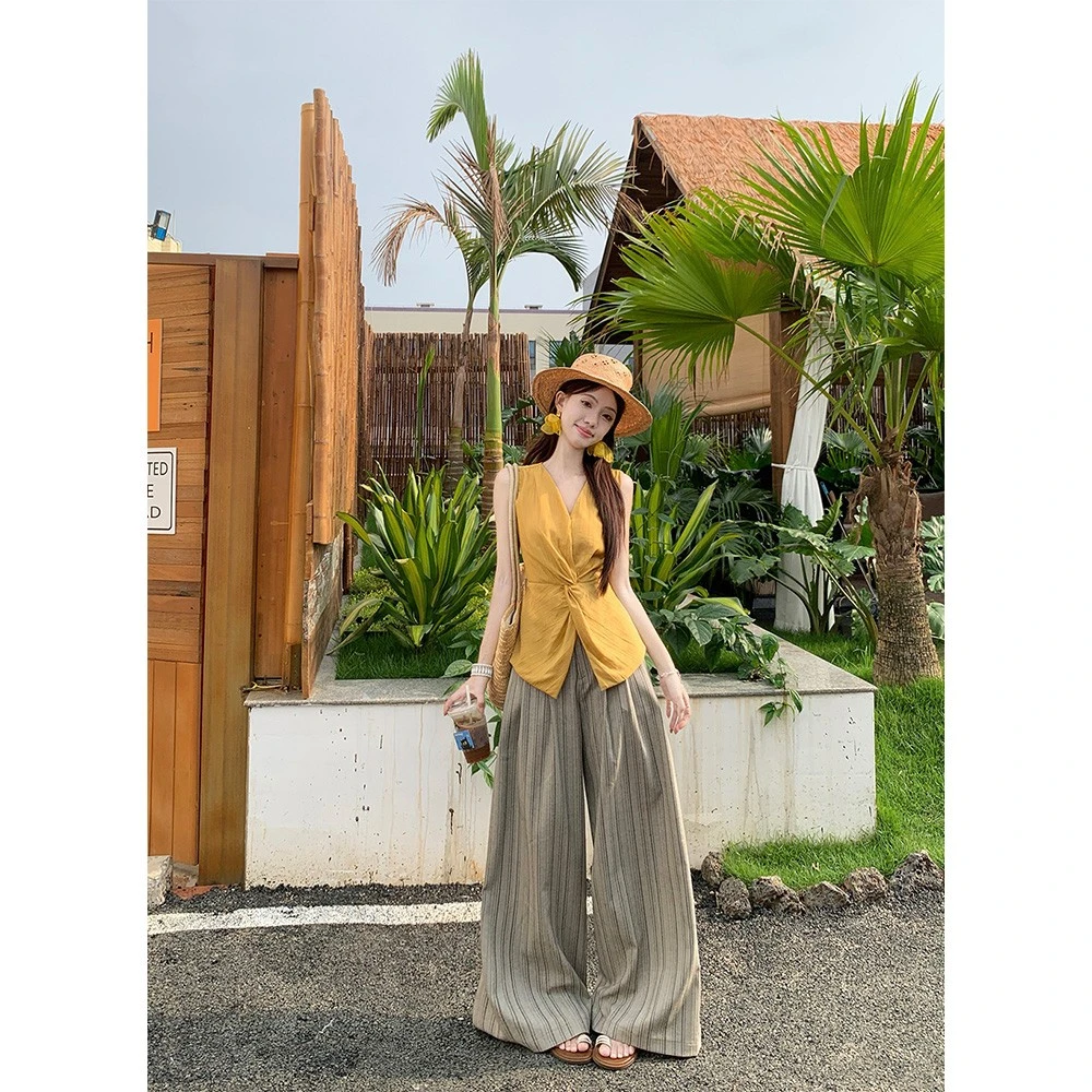 夏季显瘦V领扭结褶皱设计感无袖+时尚宽松条纹阔腿裤套装21188