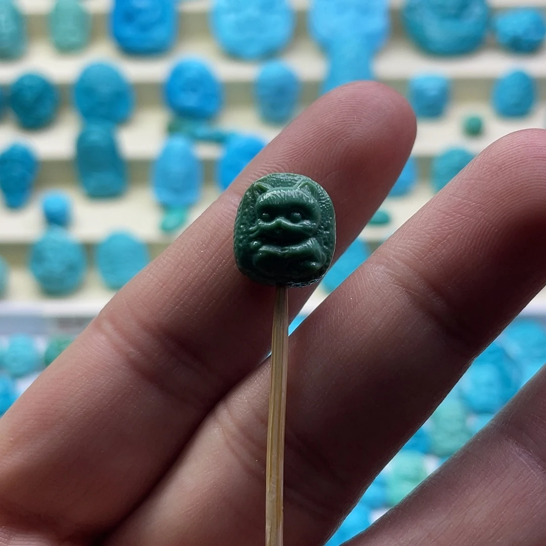 绿松石未镶嵌颈饰