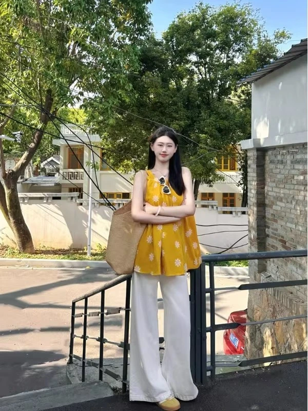 无袖挂脖绣花背心慵懒套装女夏季重工钩花阔腿裤宽松休闲裤两件套