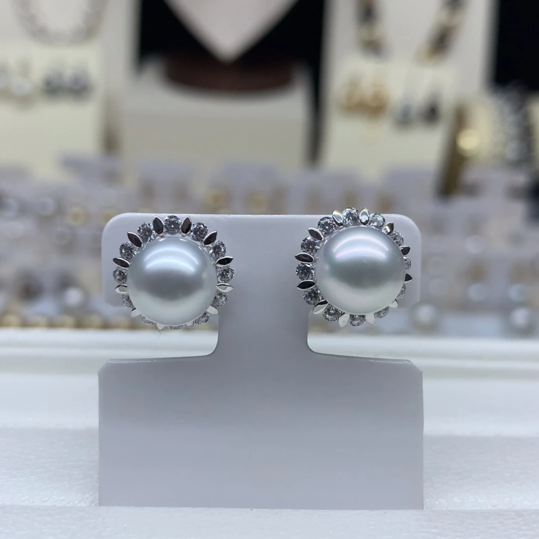 18K金镶嵌海水珍珠耳饰8.8mm澳白耳钉