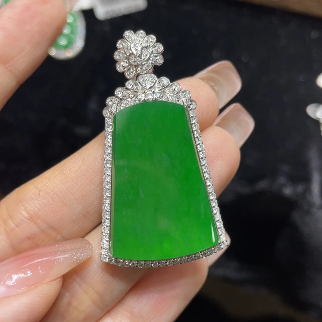 翡翠颈饰18K金镶嵌天然缅甸翡翠