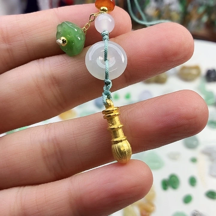 翡翠未镶嵌颈饰毛笔