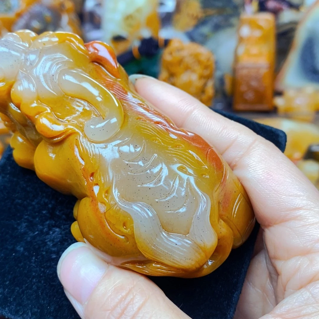 未镶嵌石英质玉（黄龙玉）颈饰