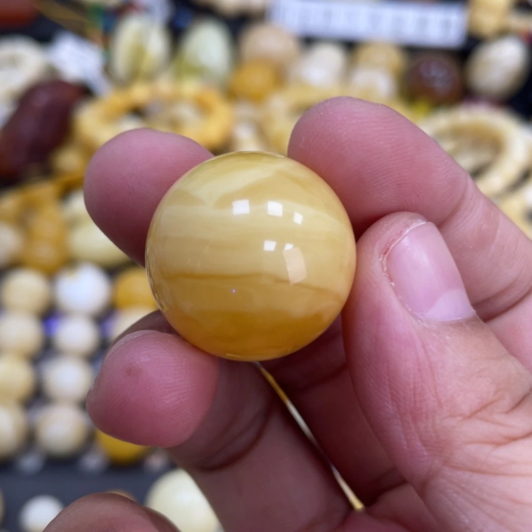 未镶嵌琥珀裸石22.6mm瑕