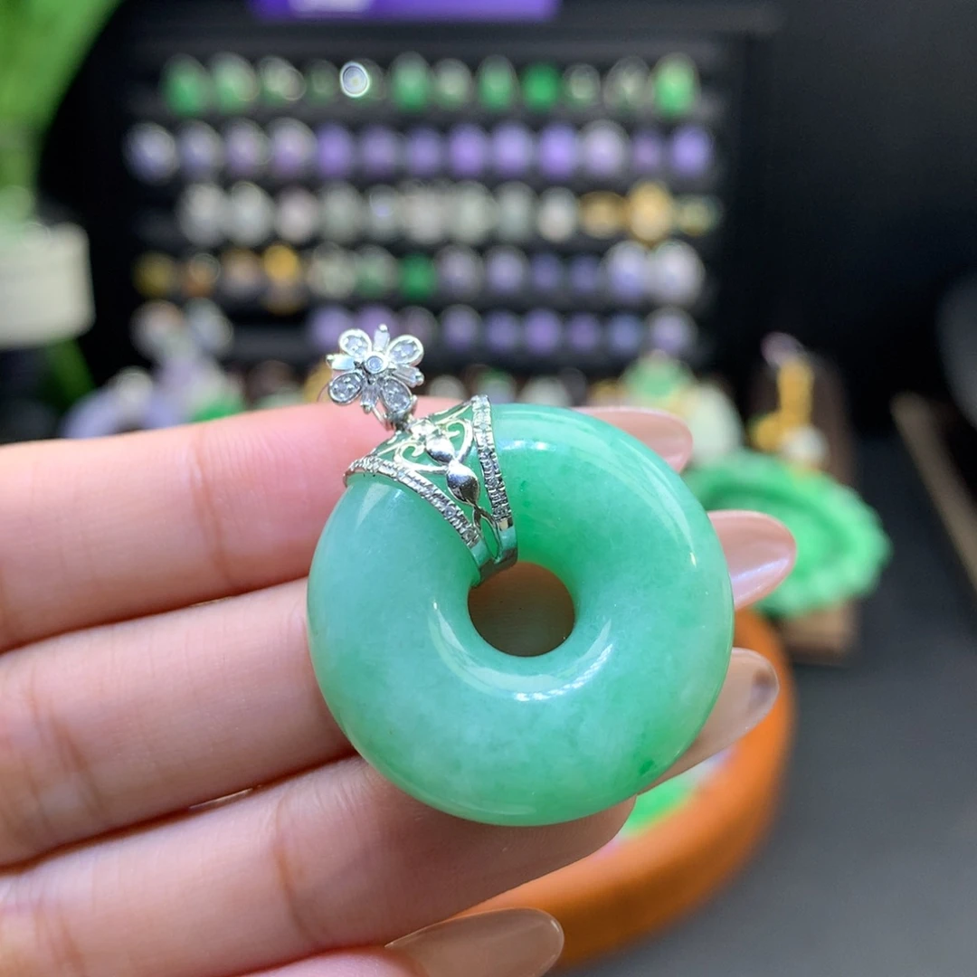 翡翠18K金镶嵌颈饰