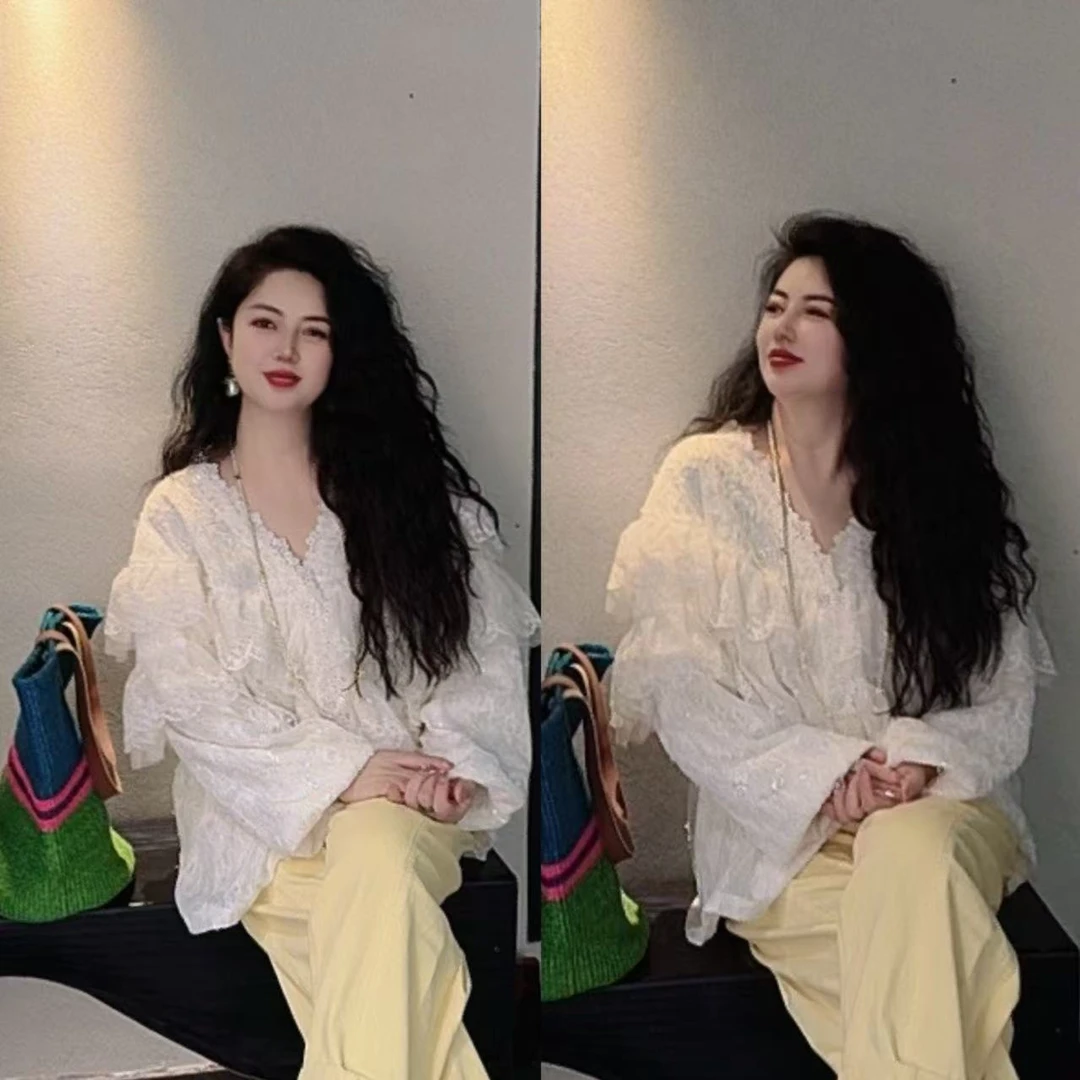 臭朵朵家 早春新款百搭时尚显瘦气质高雅重工蕾丝上衣