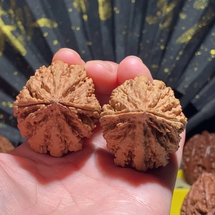 文玩核桃把件6号车有花