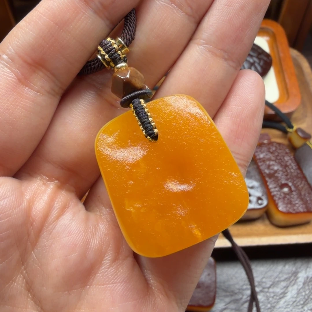 琥珀未镶嵌吊坠(赠链)