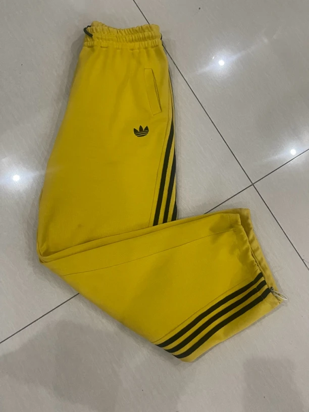 样样红(休闲彩条弯刀裤子)