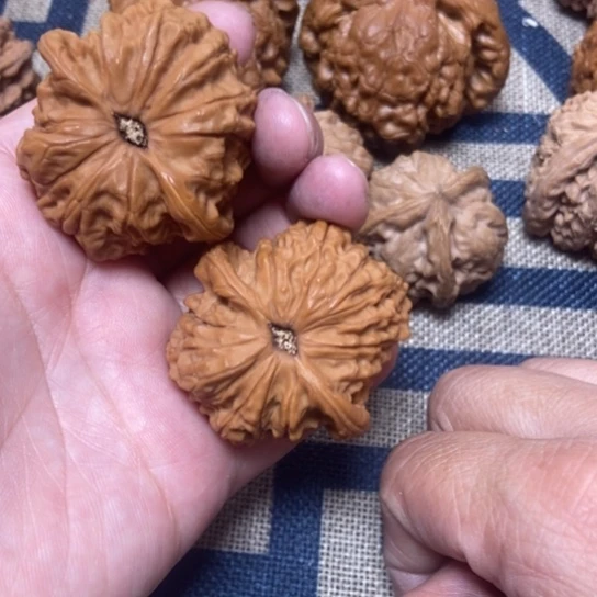 吊坠文玩核桃血麒麟