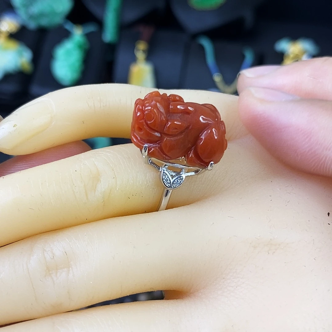 翡翠未镶嵌颈饰戒指
