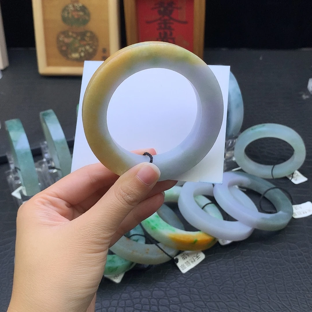 定制翡翠未镶嵌翡翠手镯
