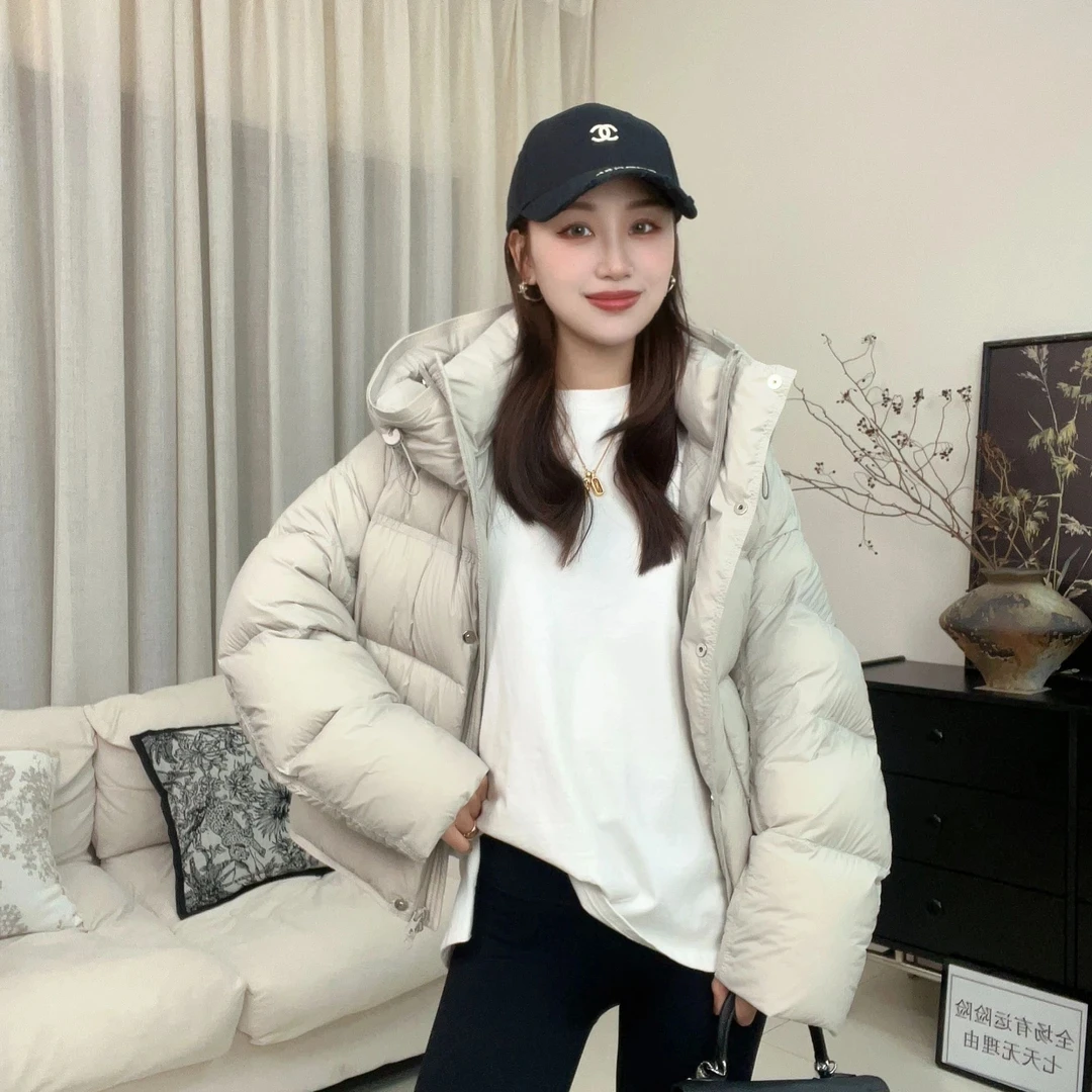 米色短款羽绒服女2025反季新款小个子高级感连帽云朵白鸭绒面包服