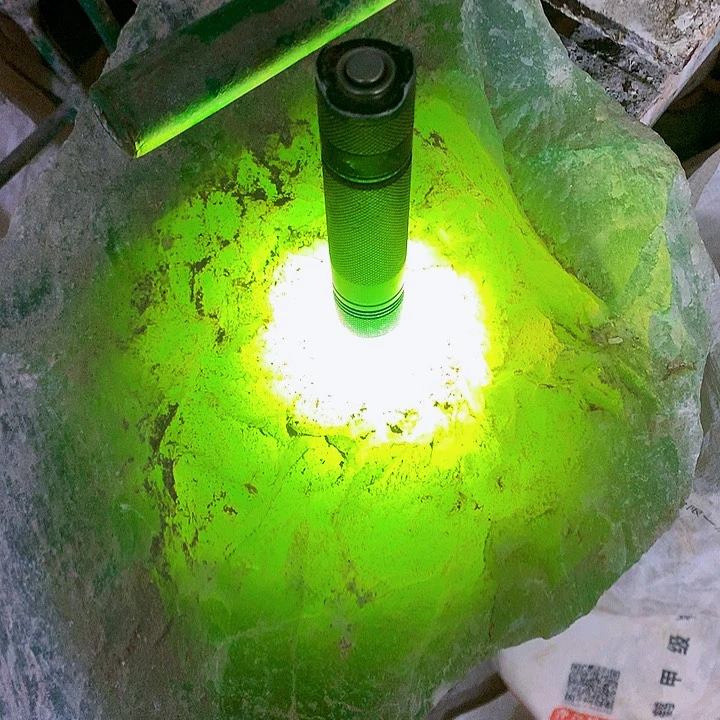 未镶嵌蛇纹石玉珠宝奇石