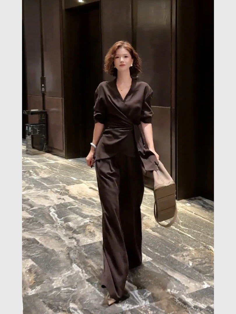 早秋穿搭一整套姐系贵感通勤女装高级感黑色收腰上衣配阔腿裤套装