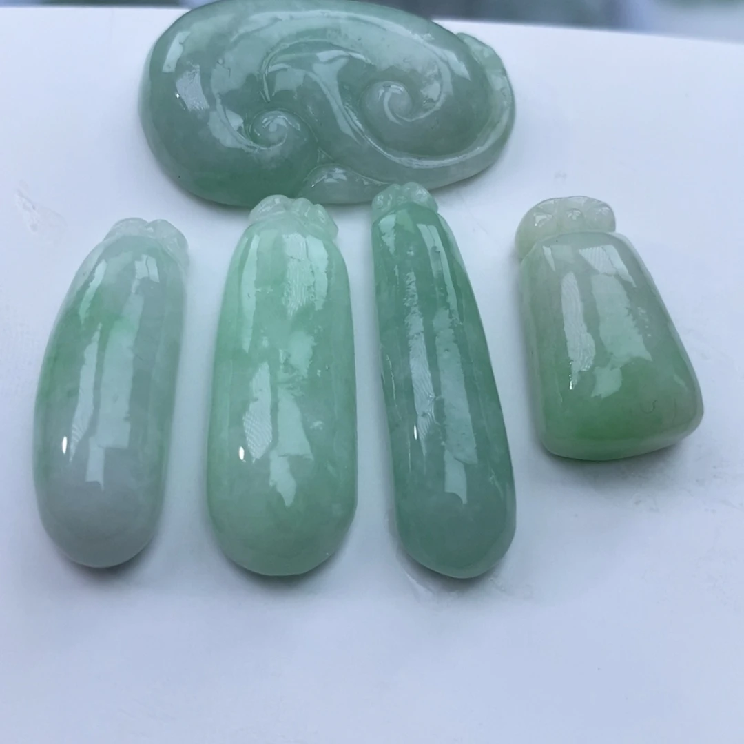 定制翡翠未镶嵌如意