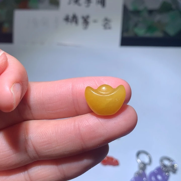 翡翠未镶嵌颈饰挂件
