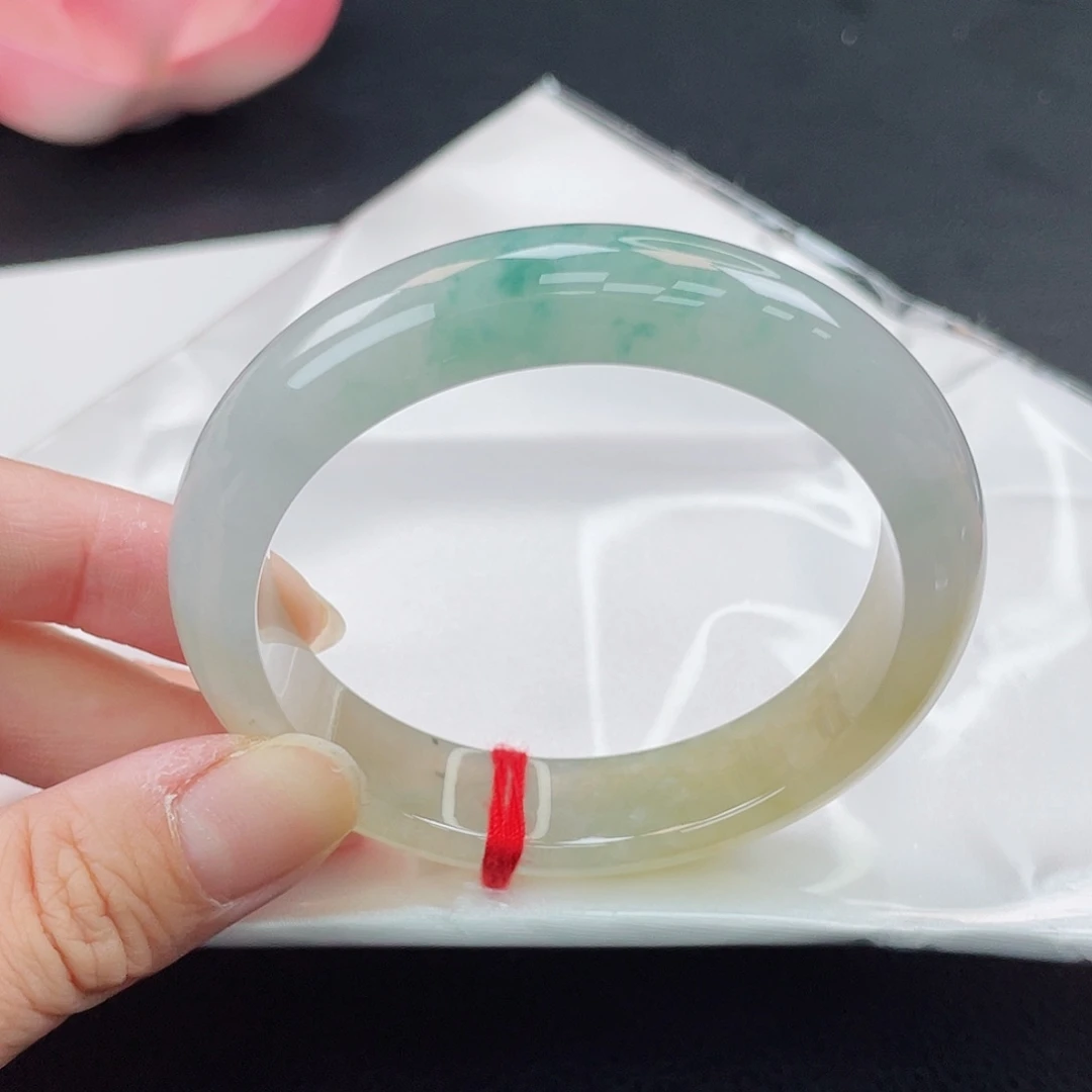 翡翠未镶嵌手镯黄加绿飘花