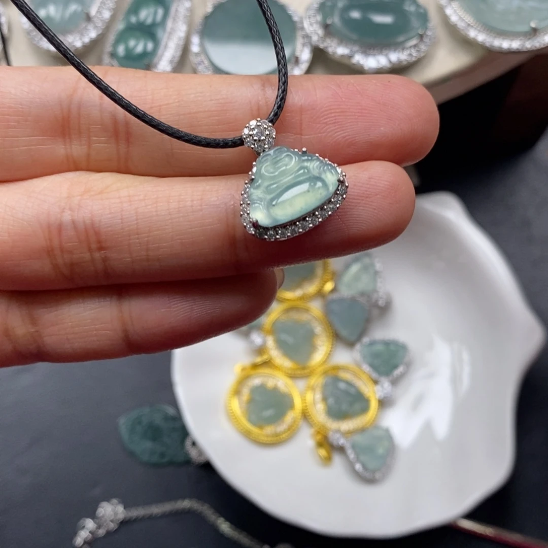 翡翠颈饰未镶嵌翡翠