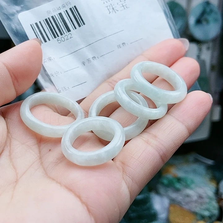 颈饰足铂镶嵌翡翠翡翠