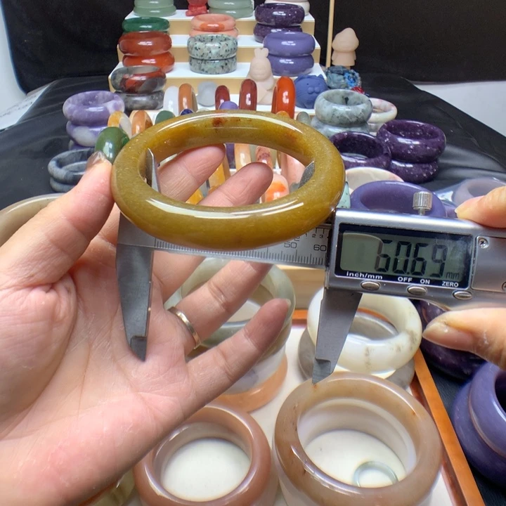 未镶嵌手镯石英质玉