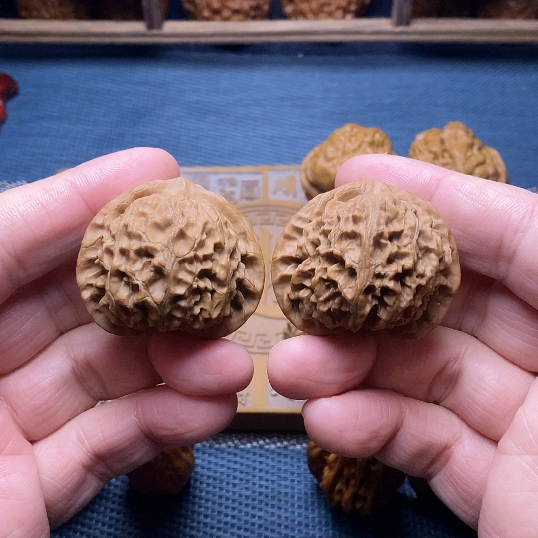 文玩核桃把件大宫灯 手工精配 大凹底 桃心形 原皮原色 精品