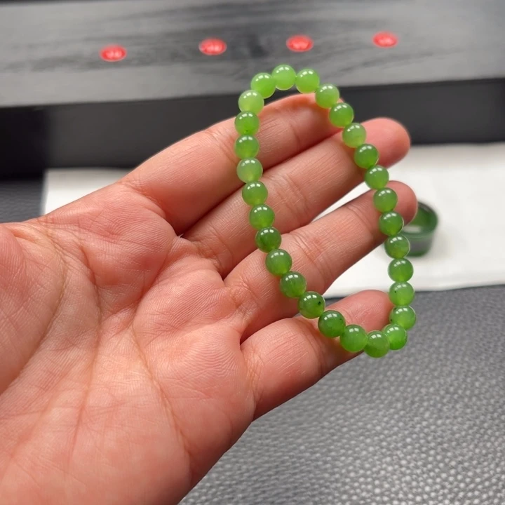 颈饰未镶嵌和田玉（碧玉）