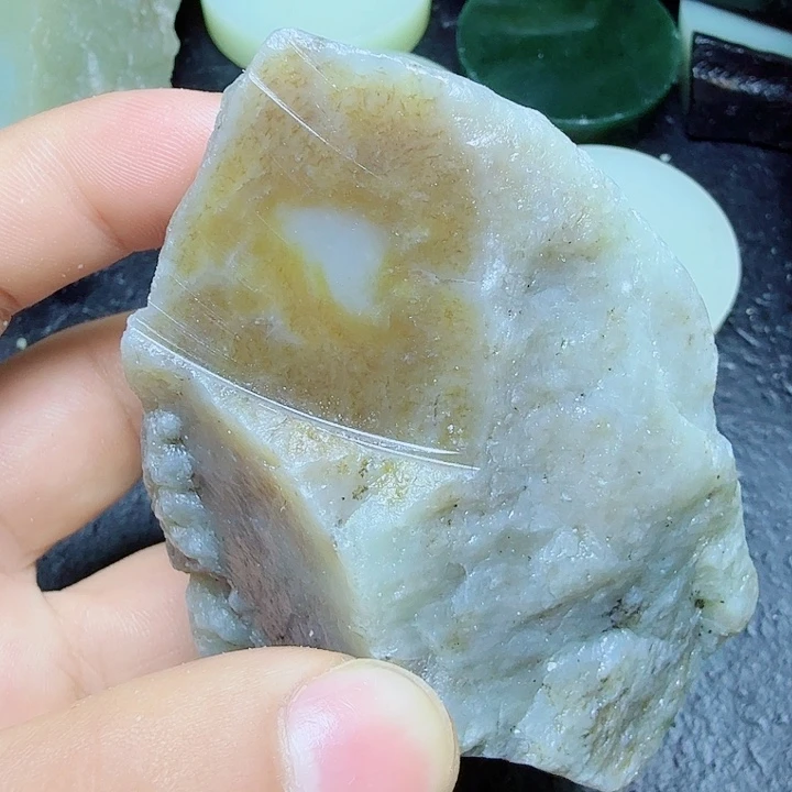 和田玉（糖玉）未镶嵌珠宝奇石