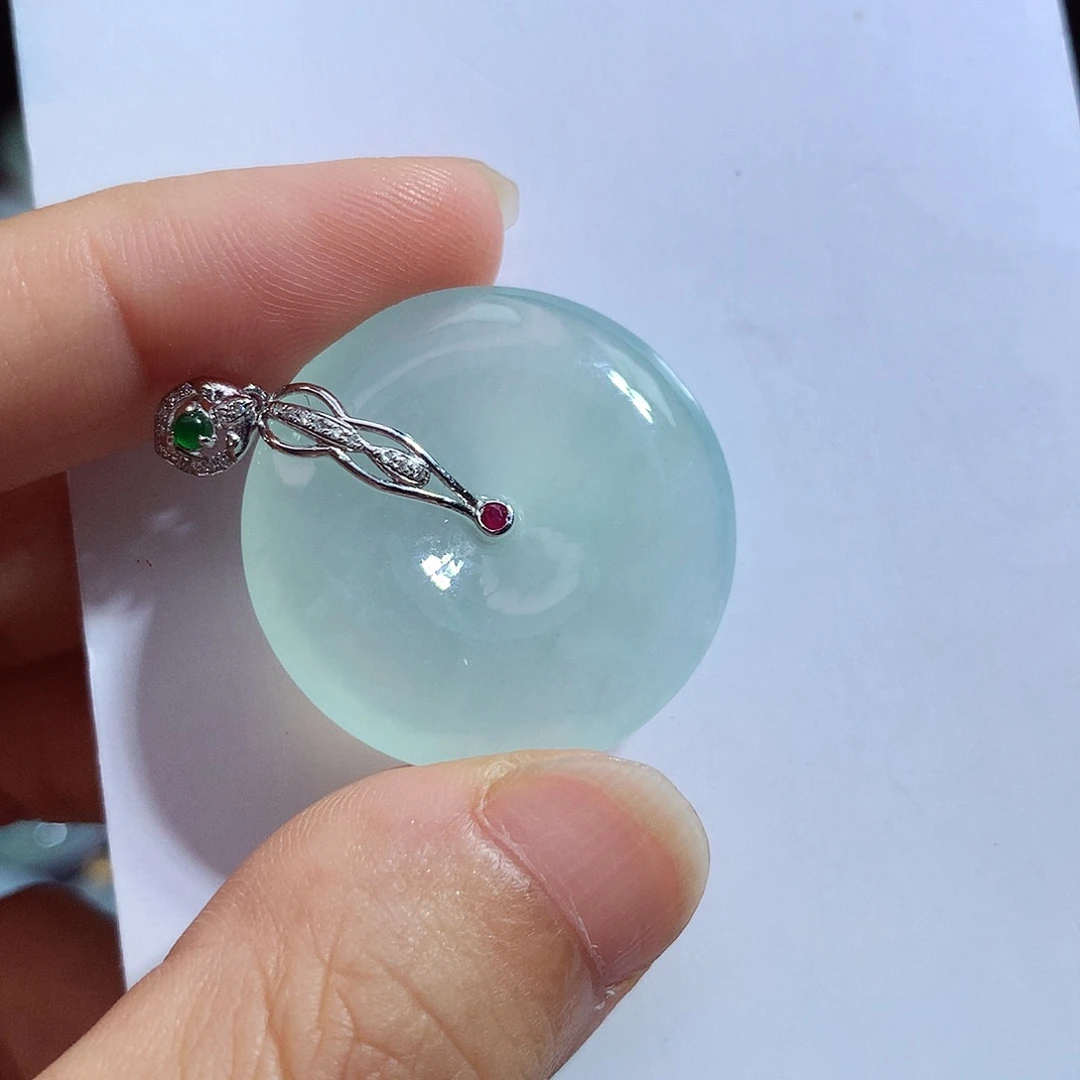 翡翠未镶嵌颈饰平安扣