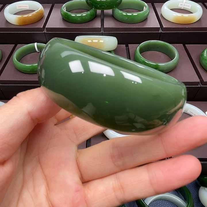 和田玉未镶嵌手镯