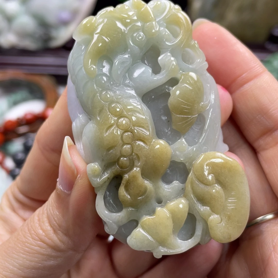 翡翠未镶嵌颈饰牌子