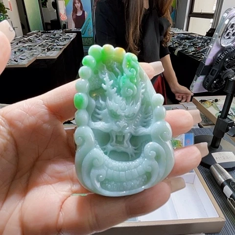 颈饰未镶嵌翡翠一个